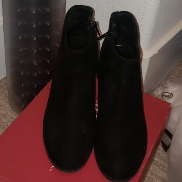 Old navy booties - Picture 1 of 3